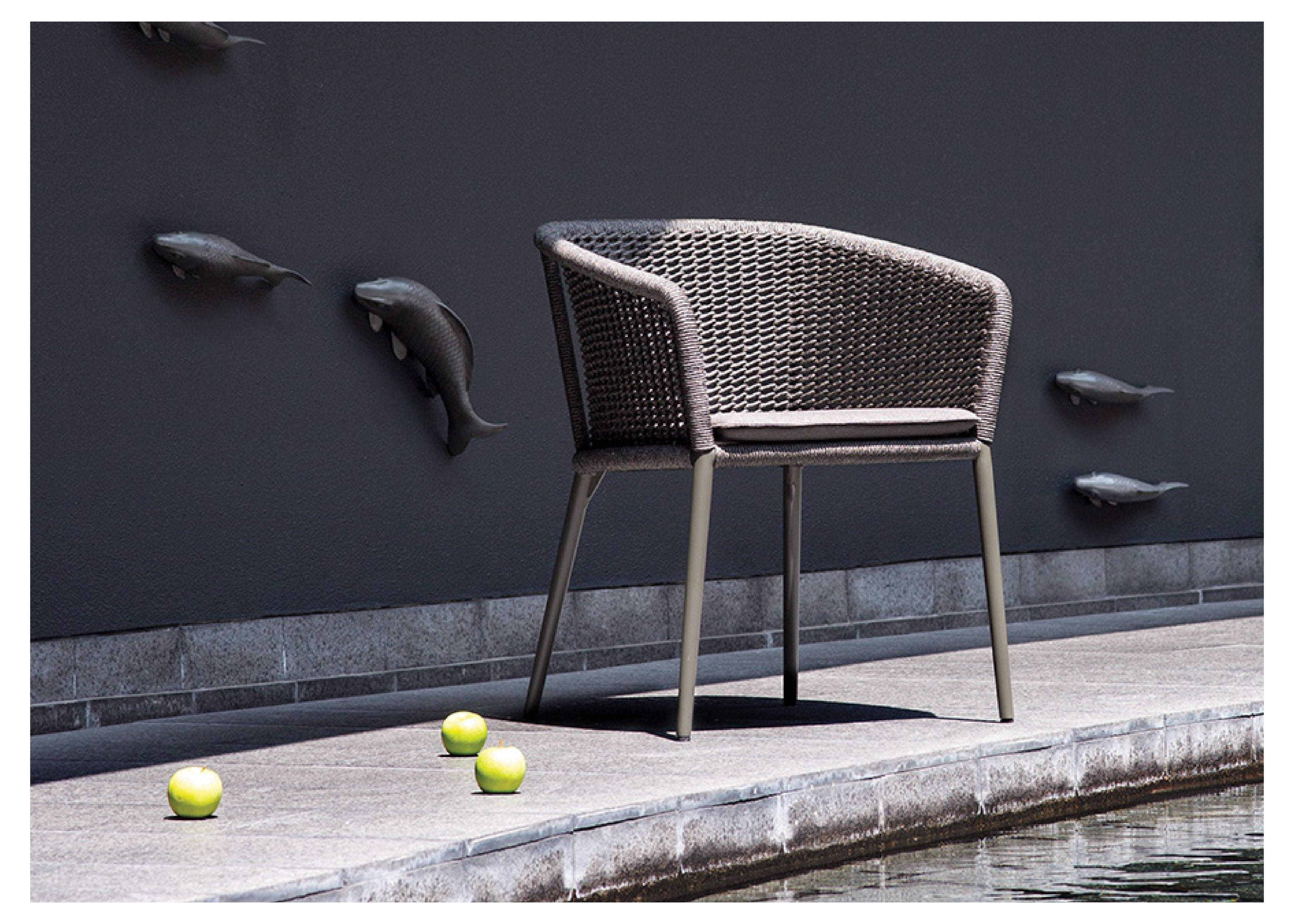 DECK DELIGHT OUTDOOR ARMCHAIR