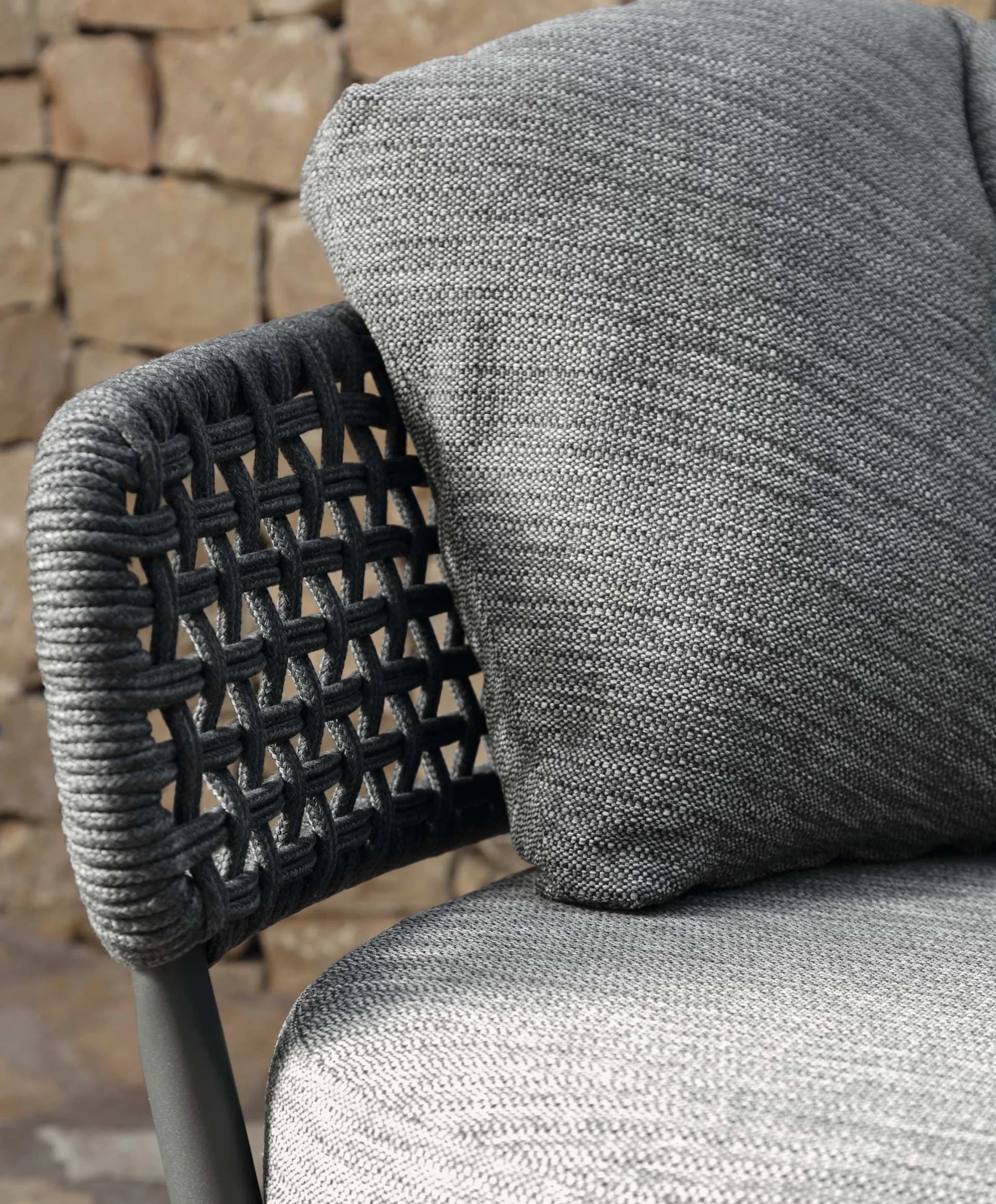 SKYLINE OUTDOOR LOUNGE CHAIR