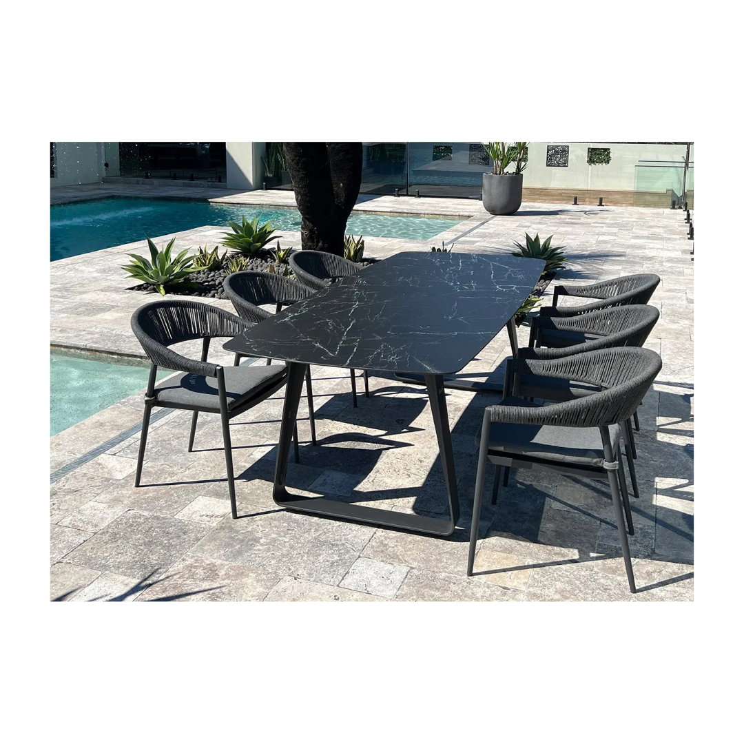 URBAN RETREAT OUTDOOR DINING COLLECTION