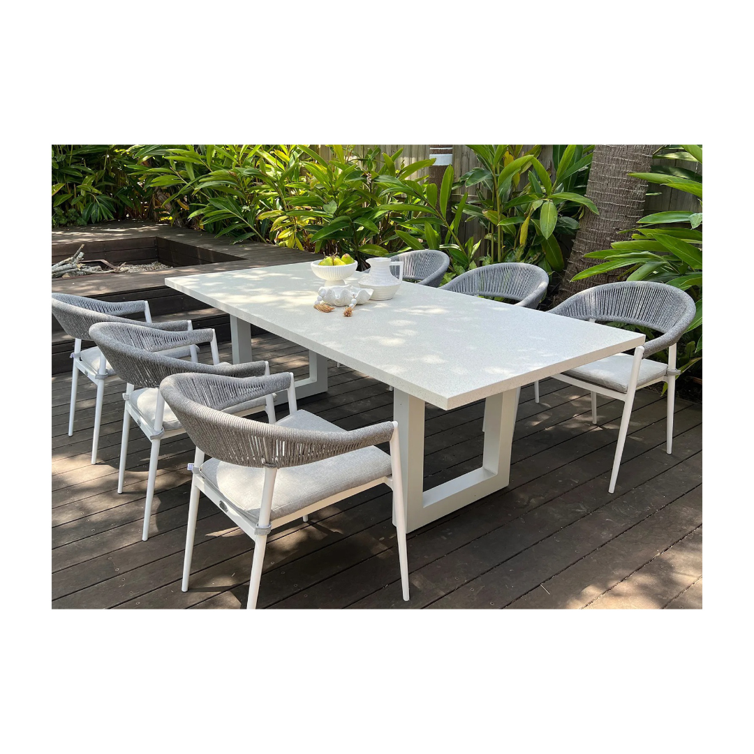 URBAN RETREAT OUTDOOR DINING COLLECTION